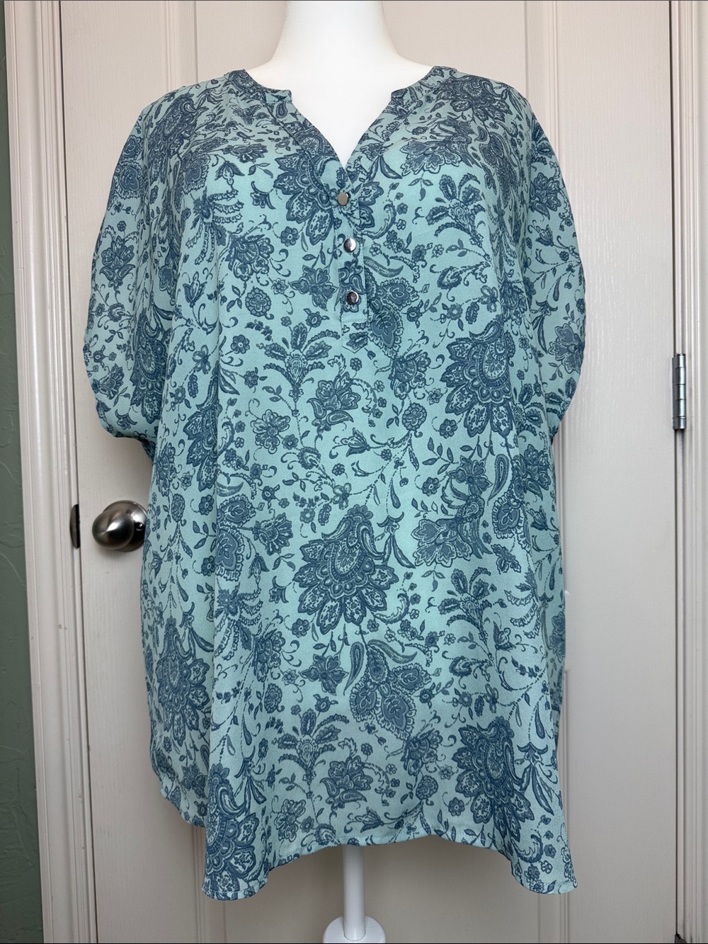 torrid Teal Floral Paisley Batik Shirt EUC size 3 3X